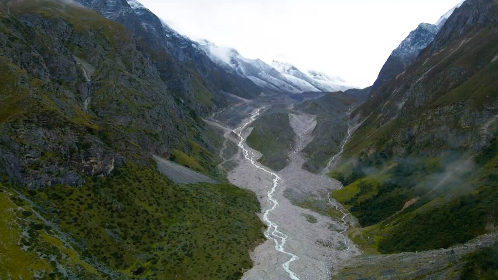 bagini glacier trek difficulty level